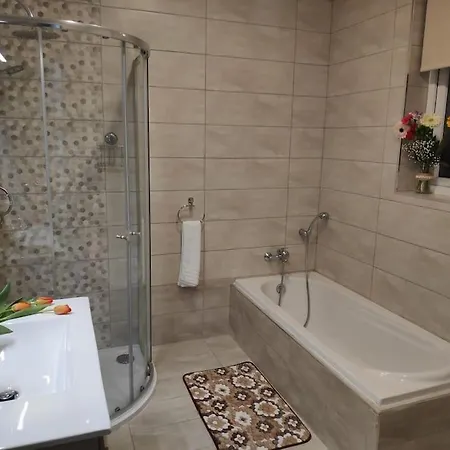 Cheerful 3 Bedroom Town House With Garage Free Parking Inside Or Outside With Back Yard And Roof * سليمة