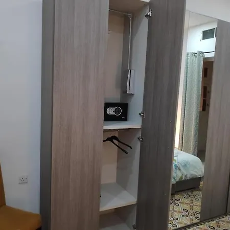 Cheerful 3 Bedroom Town House With Garage Free Parking Inside Or Outside With Back Yard And Roof بيت للعطل *