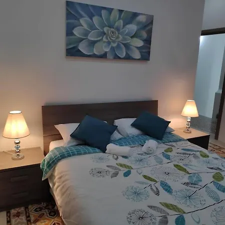 Cheerful 3 Bedroom Town House With Garage Free Parking Inside Or Outside With Back Yard And Roof Sliema