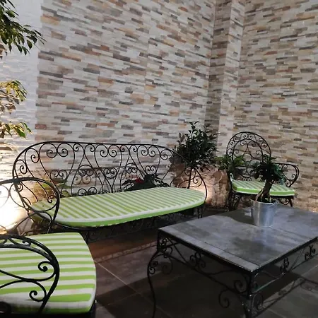 Cheerful 3 Bedroom Town House With Garage Free Parking Inside Or Outside With Back Yard And Roof Semesterbostad Sliema