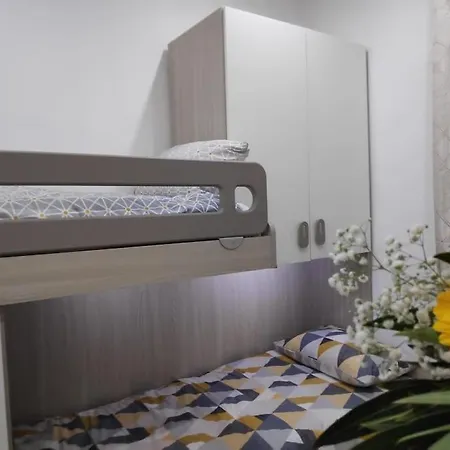 Cheerful 3 Bedroom Town House With Garage Free Parking Inside Or Outside With Back Yard And Roof