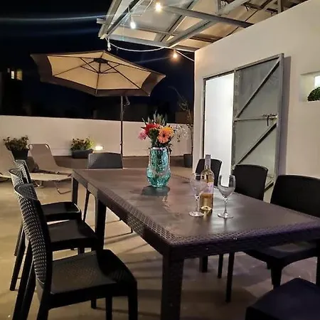 Ferienhaus Cheerful 3 Bedroom Town House With Garage Free Parking Inside Or Outside With Back Yard And Roof