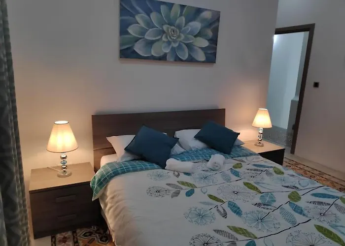 Cheerful 3 Bedroom Town House With Garage Free Parking Inside Or Outside With Back Yard And Roof Sliema