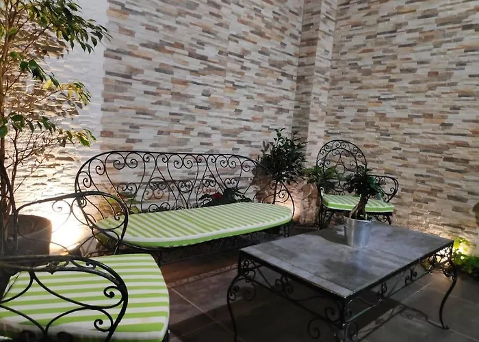 Cheerful 3 Bedroom Town House With Garage Free Parking Inside Or Outside With Back Yard And Roof Сasa de vacaciones Sliema