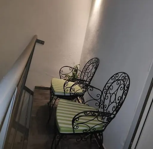 Cheerful 3 Bedroom Town House With Garage Free Parking Inside Or Outside With Back Yard And Roof Сasa de vacaciones *