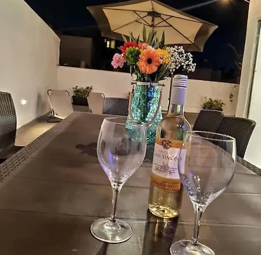 Cheerful 3 Bedroom Town House With Garage Free Parking Inside Or Outside With Back Yard And Roof Сasa de vacaciones Sliema