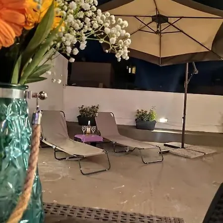 Cheerful 3 Bedroom Town House With Garage Free Parking Inside Or Outside With Back Yard And Roof スリーマ